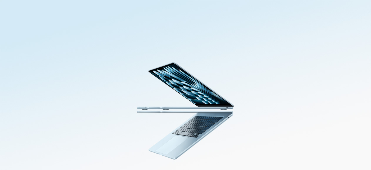 Divi atvērti MacBook Air portatīvie debeszilā krāsā veido bultas formu, tādējādi uzsverot šauro profilu
