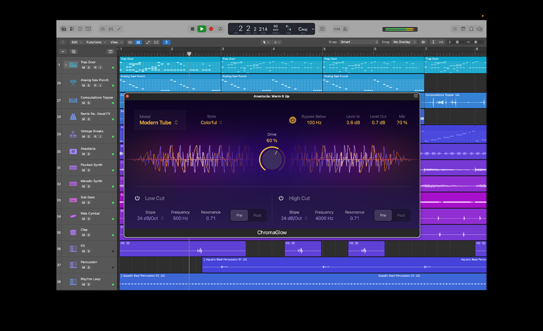 MacBook Pro, Logic Pro, varias pistas de audio de diferentes colores, ventana del plug-in ChromaGlow abierta, Modelo: Modern Tube, Estilo: Colorful, regulador Drive al 60%