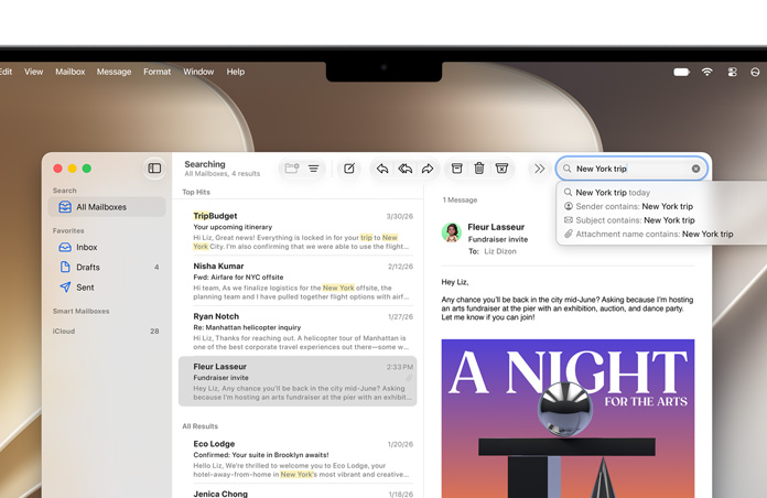 MacBook con l’app Mail aperta, una serie di email su un viaggio a New York, e le parole New, York e trip evidenziate in giallo nelle rispettive email